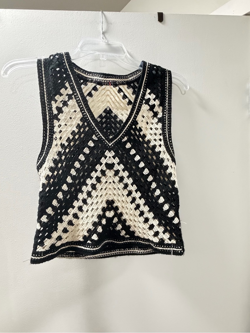 Black & Cream Crochet V-Neck Sleeveless Tank